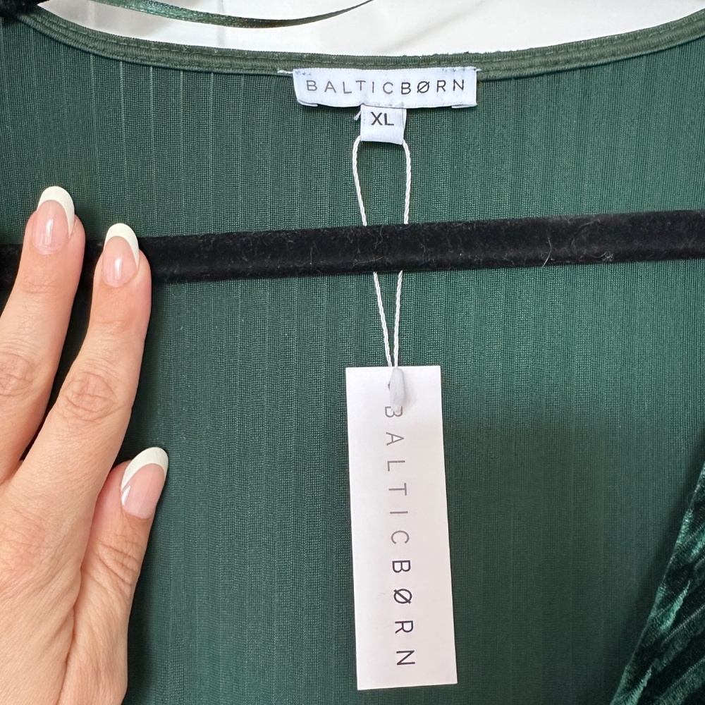 NWT Baltic Born Jada Ribbed Velvet Wrap Dress Emerald - Picture 6 of 11